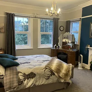 Seaside-scarborough-wifi-parking-petsok-sleeps-7 8 Holiday home